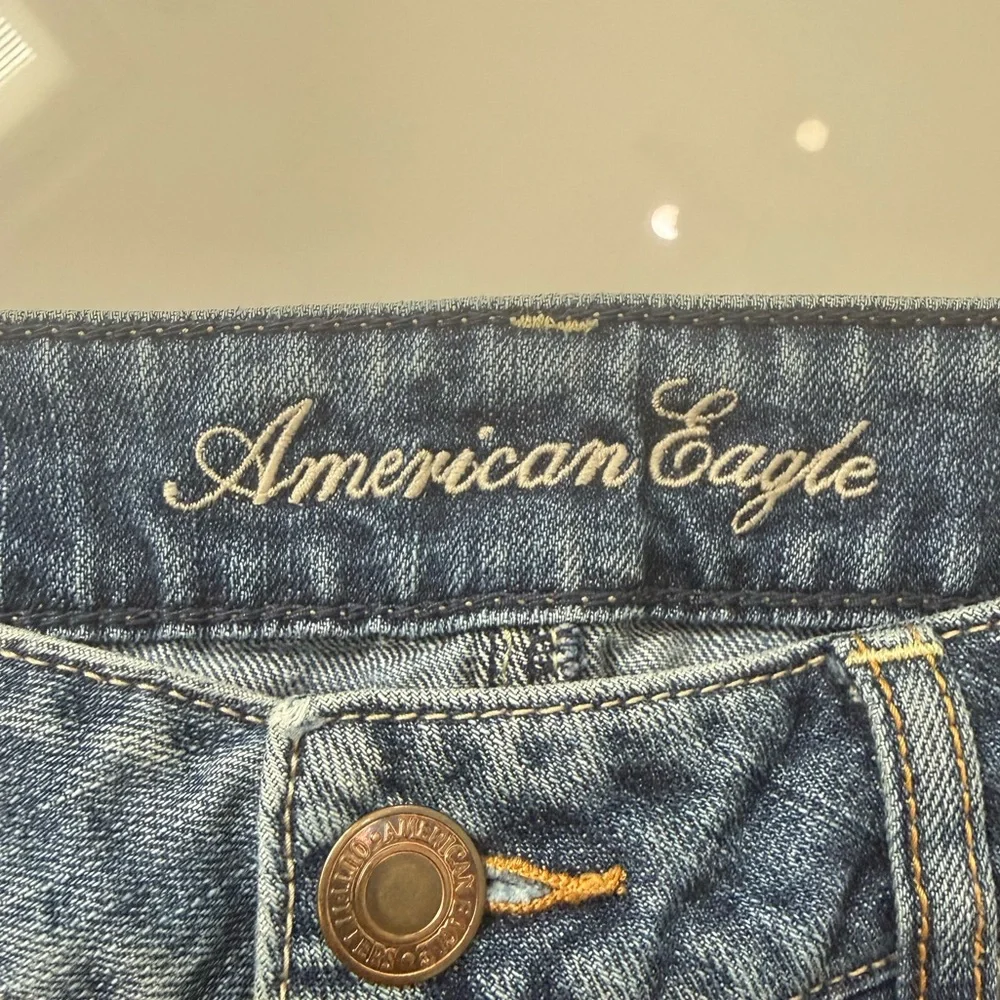 Women’s American Eagle Jean Shorts - Picture 3 of 3
